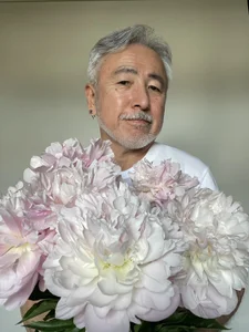 芍薬とオジサン de gholly2007  7 photos