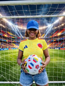 AranzaFrequency Aranza’s World Cup ⚽️💛💙❤️⚽️ slika