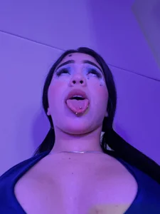 cami_greedy How sexy I look in blue💙? Pic