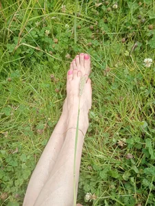 LeanaMatureeWarning: my feet might steal your attention 👣🔥 Bild 4