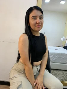 ChloeAshdord Public  2টি ছবি