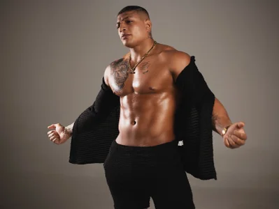 chrizmacgregor King ❤️ টি ছবি