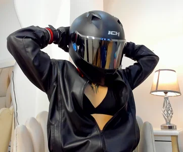 b3k_afrodict Sexy motorcyclist Pic 3