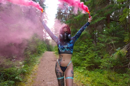 GirlGogo Brigth smoke Pic 6