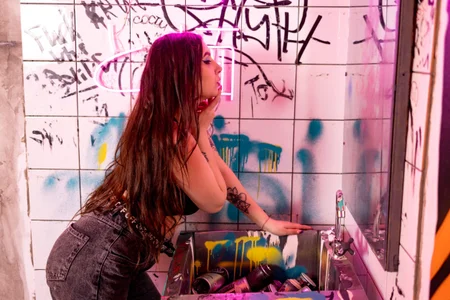 NicoleFancy Public Gambar