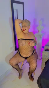 Lucy_Milf_68 in mesh Pic