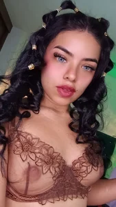 curly tami🔥🪄📸 od tara_dl  2 snímek
