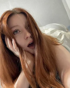 Redhead in white de WanaMonroe Foto 4