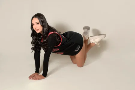 AliceeBloomBulls Legs Up 🏀 Bild 3