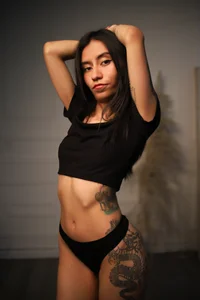 eviegothel_のShadows that Seduce🖤🔥の 4枚の写真