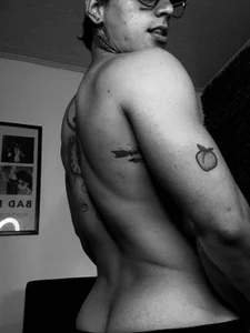 Simon_cortes black - white Pic 4