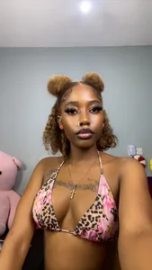 Zurii-Zuri🥵 Bild