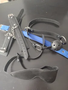 Satiro_Sevilla MIS JUGUETES PARA DOMINARTE  5টি ছবি