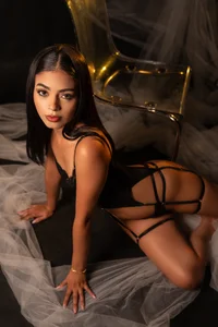 linda_cooper_ The elegance and the purity here🖤 зображення 5