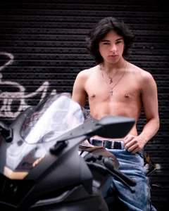 Luke_Howland With the heart of a motor Foto 5