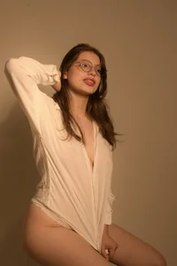 liiliie_petite Sexy girl Pic 4