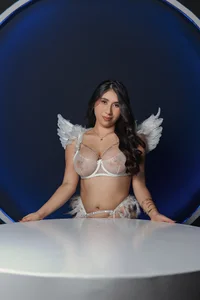 MayaMoretti_ angel face, sinful body Pic 2