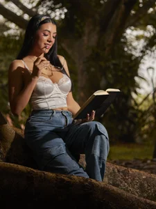 Julie_Bennet My outsite location 🖼️🍃🌿🌅 Pic 2