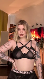 Hottie_Jane Public Pic 8