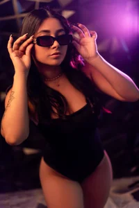 GenesisFernandez IN BLACK Foto 2