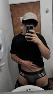 Theo_Rowan Public 사진 3