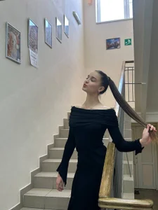 ClaraaHowell Public 사진