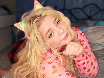 Tori_cat Pinky Pic 3