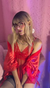 Alice-randy IM BEAUTIFUL Pic 4