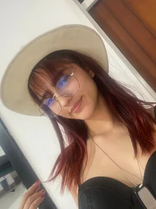 MelodyMansson Good morning, my loves! 🌺 I’m so happy to share another amazing day with you. I’ll be here Monday t Foto