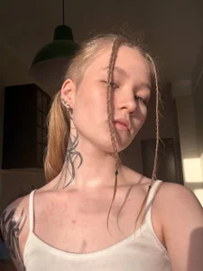 MaireLanda Tanning in the sun Pic