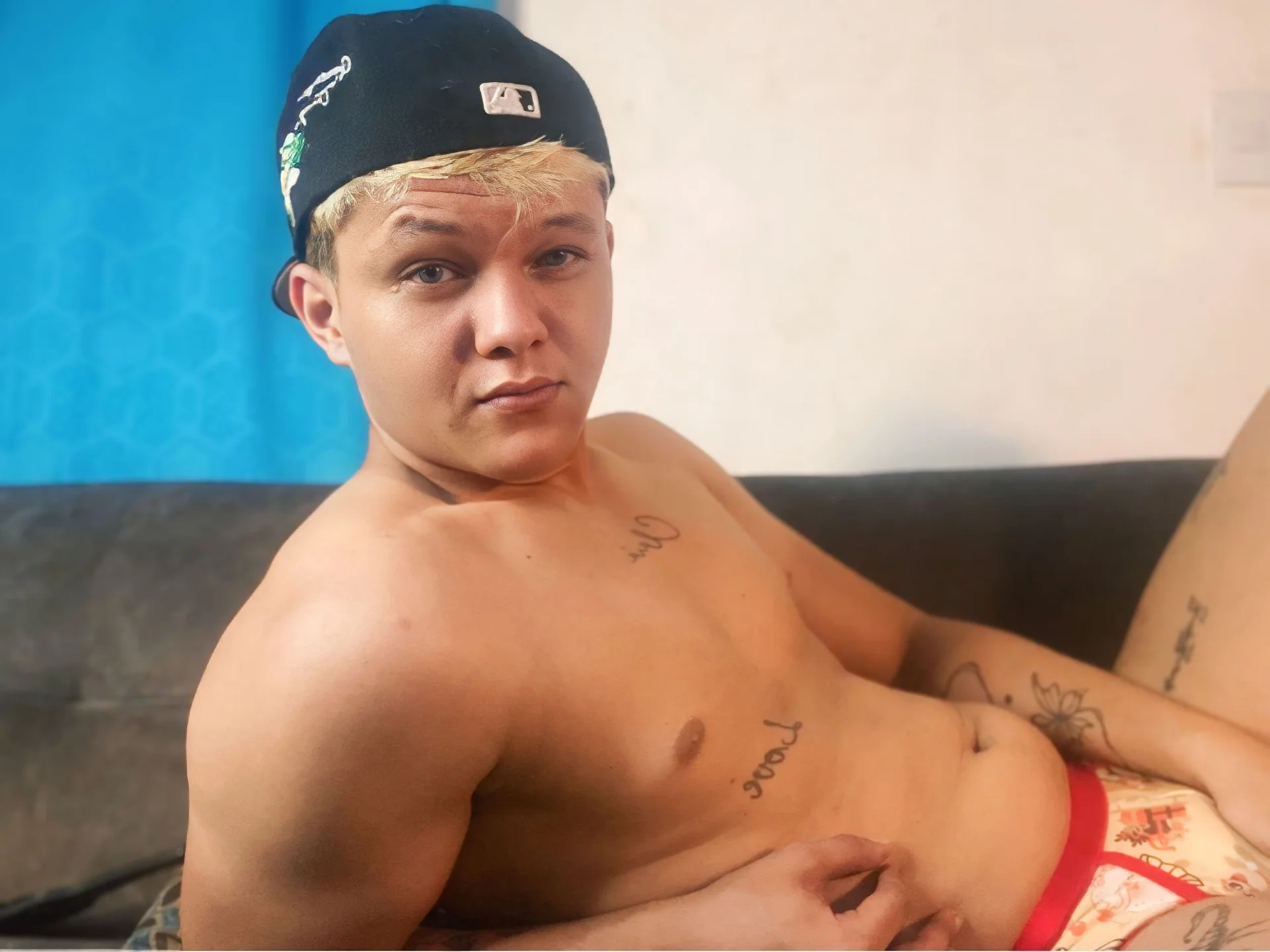 izan_20 Public টি ছবি