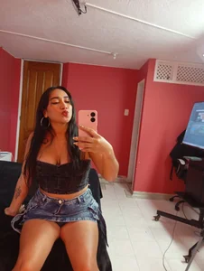 Clohe_blossom See you tomorrow, loves 🫣😘 slika 2