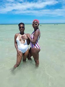 Zdjęcia hornyqueen93 ON THE BEACH:  4