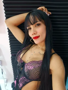 juliane_sweer1 juliane pink Pic 4