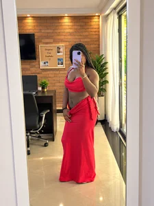 Red on Me, Temptation in the Air🔥 de KarinaFlowers_  5 photos