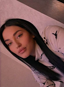 MonaBellew Public Pic 3