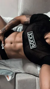 Online for u 🚨 de muscle_boyhorny Foto