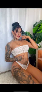 ValkyBes Between what you imagine and what I am… there’s so much to explore.😋 Foto 2