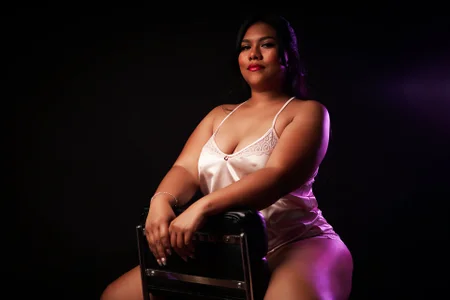 ale_cam I love white lingerie... do u like? Pic