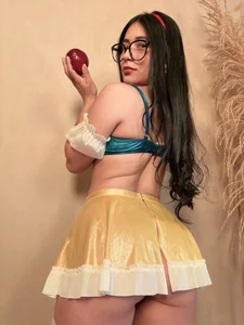 ChloeTurner_ ✨ “Once upon a time... there was a very naughty princess.” Bilde 6