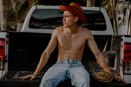 a cowboy to be ridden🏇🏁 de rick_grimes25  Imagens