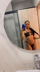 AveryNicole Sensual body🔥 Pic