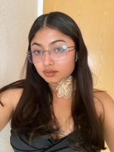 2323_Juls Public Pic 2
