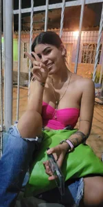 Laura_debora18 Public Pic 4