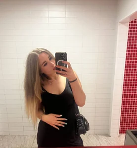 your pretty girl<3 od CoriEustis  2 snímek