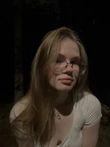 only__Katie Public . fénykép