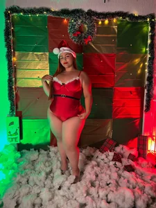 LeahxBarker Merry Christmas wishes you Leah! Pic 4