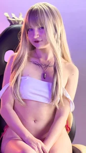 Public od _Charlotte_Collins_  5 snímek