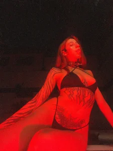 ALICEPOIXXXON Red sensations Poză 2