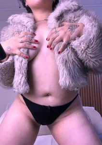 Alaska_deluxe Just me on my room Foto 4